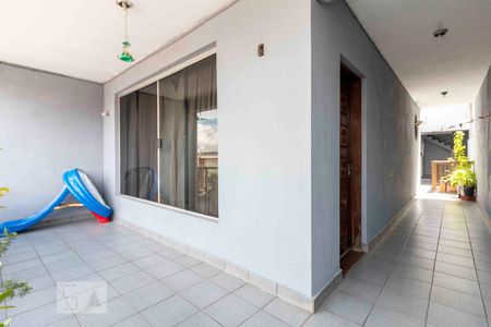 Casa à venda com 223m², 3 quartos e 4 vagas Casa à venda com 223m², 3 quartos e 4 vagasvaranda