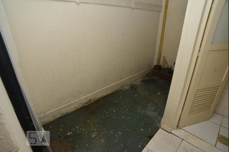 Banheiro de serviço de apartamento para alugar com 3 quartos, 90m² em Flamengo, Rio de Janeiro