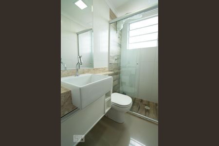 Banheiro do Corredor de kitnet/studio para alugar com 1 quarto, 45m² em Vila Homero Thon, Santo André