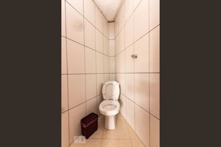 Casa à venda com 220m², 4 quartos e 4 vagas Casa à venda com 220m², 4 quartos e 4 vagasBanheiro de serviço