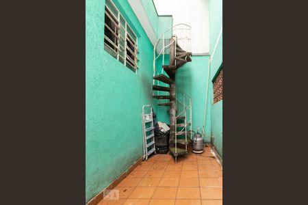 Casa à venda com 220m², 4 quartos e 4 vagas Casa à venda com 220m², 4 quartos e 4 vagasEscada acesso terraço