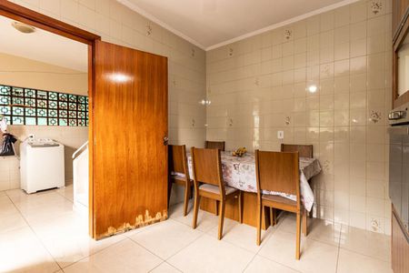 Casa à venda com 220m², 4 quartos e 4 vagas Casa à venda com 220m², 4 quartos e 4 vagasCozinha