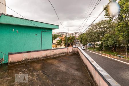 Casa à venda com 220m², 4 quartos e 4 vagas Casa à venda com 220m², 4 quartos e 4 vagasTerraço