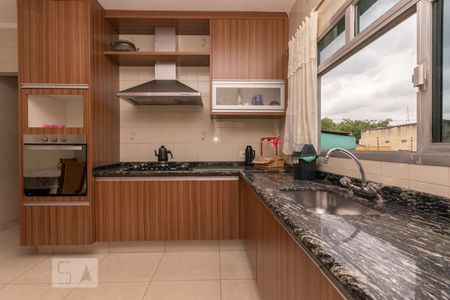 Casa à venda com 220m², 4 quartos e 4 vagas Casa à venda com 220m², 4 quartos e 4 vagasCozinha