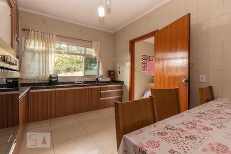 Casa à venda com 220m², 4 quartos e 4 vagas Casa à venda com 220m², 4 quartos e 4 vagasCozinha