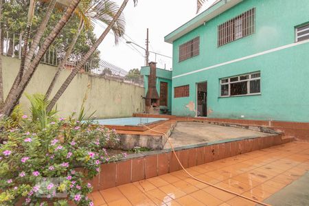 Casa à venda com 220m², 4 quartos e 4 vagas Casa à venda com 220m², 4 quartos e 4 vagasQuintal