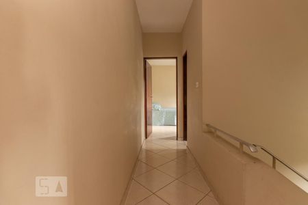 Casa à venda com 220m², 4 quartos e 4 vagas Casa à venda com 220m², 4 quartos e 4 vagasCorredor