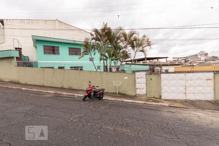 Casa à venda com 220m², 4 quartos e 4 vagas Casa à venda com 220m², 4 quartos e 4 vagasFachada
