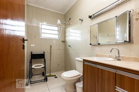 Casa à venda com 220m², 4 quartos e 4 vagas Casa à venda com 220m², 4 quartos e 4 vagasBanheiro