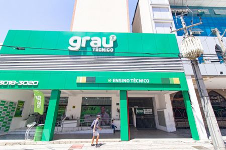 Fachada de apartamento para alugar com 2 quartos, 50m² em Rebouças, Curitiba