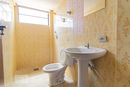 Banheiro de apartamento para alugar com 2 quartos, 50m² em Rebouças, Curitiba
