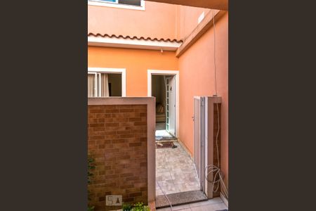 Casa de condomínio para alugar com 100m², 2 quartos e sem vagaPortão da entrada