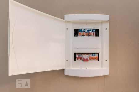 Casa de condomínio para alugar com 100m², 2 quartos e sem vagaSala - Quadro de luz