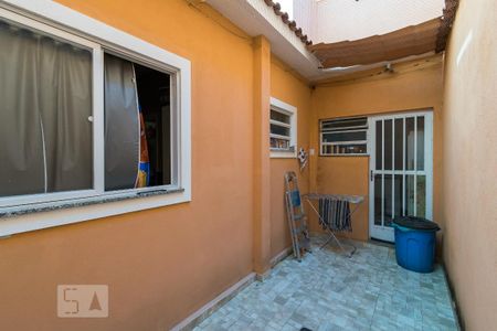 Casa de condomínio para alugar com 100m², 2 quartos e sem vagaVaranda dos fundos
