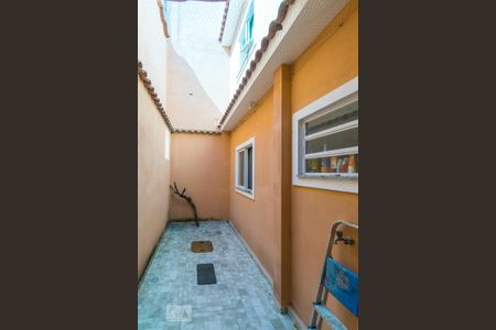 Casa de condomínio para alugar com 100m², 2 quartos e sem vagaVaranda dos fundos