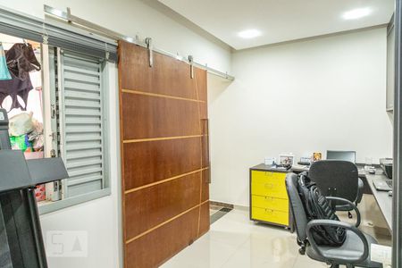 Casa à venda com 232m², 3 quartos e 2 vagasEscritório