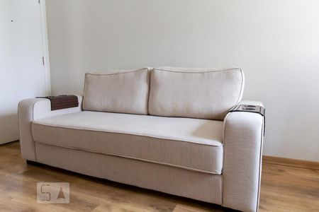 Detalhe sala Sofá de apartamento para alugar com 2 quartos, 65m² em Indianópolis, São Paulo