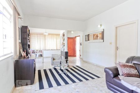 Casa à venda com 160m², 6 quartos e 6 vagasSala