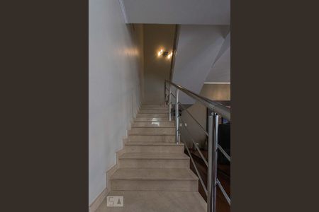 Casa à venda com 320m², 4 quartos e 4 vagasEscada Interna Acesso Dormitórios