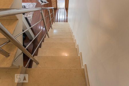 Casa à venda com 320m², 4 quartos e 4 vagasEscada Interna Acesso Dormitórios