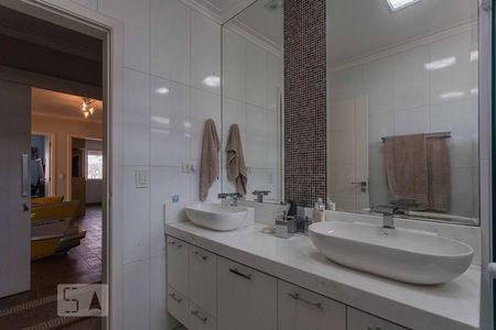 Casa à venda com 320m², 4 quartos e 4 vagasBanheiro 1 Suite 1