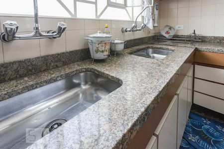 Casa à venda com 320m², 4 quartos e 4 vagasCozinha