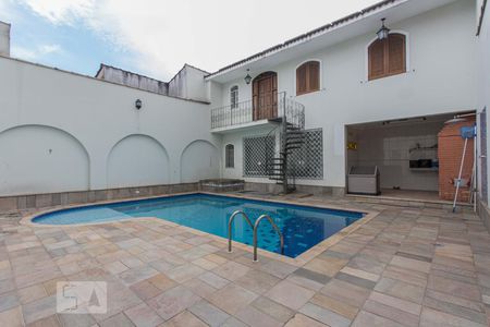 Casa à venda com 320m², 4 quartos e 4 vagasPiscina