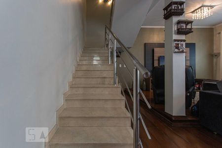 Casa à venda com 320m², 4 quartos e 4 vagasEscada Interna Acesso Dormitórios