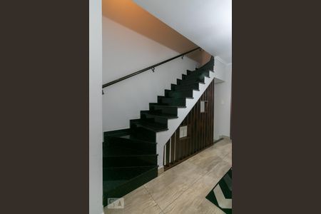 Escadas de casa à venda com 2 quartos, 120m² em Vila Alpina, São Paulo