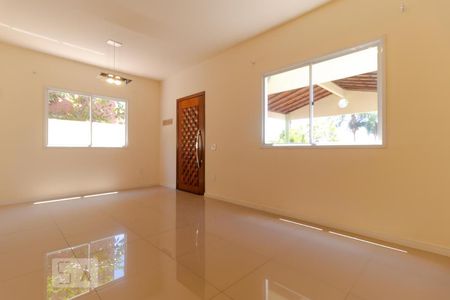 Salas de casa de condomínio à venda com 3 quartos, 118m² em Parque Rural Fazenda Santa Cândida, Campinas