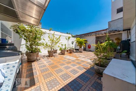 Casa à venda com 215m², 3 quartos e 7 vagasQuintal