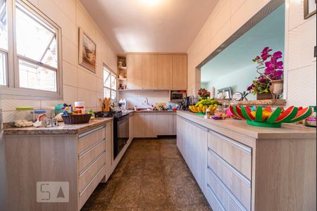 Casa à venda com 215m², 3 quartos e 7 vagasCozinha