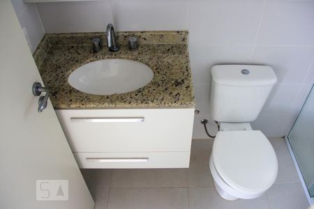 Banheiro 01 de apartamento para alugar com 3 quartos, 157m² em Rio Tavares, Florianópolis