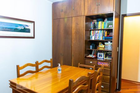 Casa à venda com 176m², 4 quartos e 2 vagasQuarto 1