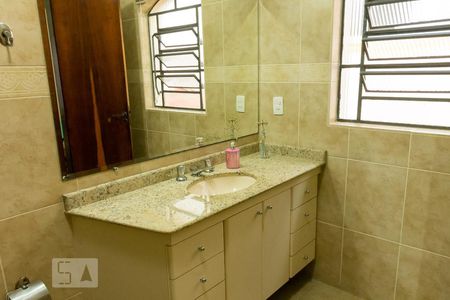 Casa à venda com 176m², 4 quartos e 2 vagasDetalhe do Banheiro da Suite