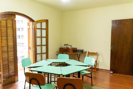 Casa à venda com 176m², 4 quartos e 2 vagasSuíte