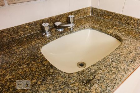 Apartamento à venda com 123m², 3 quartos e 2 vagasBanheiro da Suíte 1 Pia