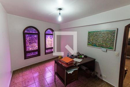 Casa à venda com 260m², 4 quartos e 3 vagas Casa à venda com 260m², 4 quartos e 3 vagasEscritório