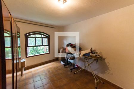 Casa à venda com 260m², 4 quartos e 3 vagas Casa à venda com 260m², 4 quartos e 3 vagasQuarto da garagem