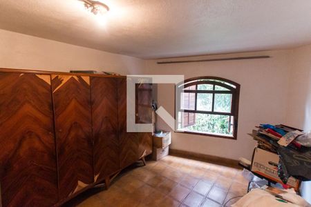 Casa à venda com 260m², 4 quartos e 3 vagas Casa à venda com 260m², 4 quartos e 3 vagasQuarto da garagem