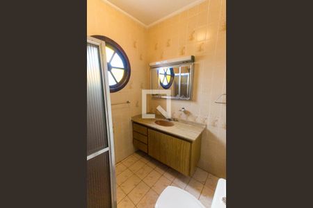 Casa à venda com 260m², 4 quartos e 3 vagas Casa à venda com 260m², 4 quartos e 3 vagasBanheiro