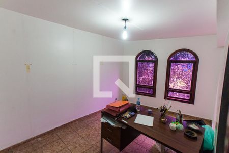 Casa à venda com 260m², 4 quartos e 3 vagas Casa à venda com 260m², 4 quartos e 3 vagasEscritório