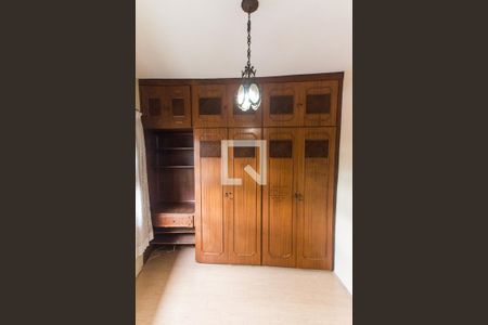 Casa à venda com 260m², 4 quartos e 3 vagas Casa à venda com 260m², 4 quartos e 3 vagasQuarto 1