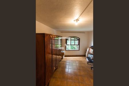 Casa à venda com 260m², 4 quartos e 3 vagas Casa à venda com 260m², 4 quartos e 3 vagasQuarto da garagem