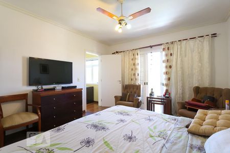 Casa à venda com 564m², 4 quartos e 4 vagas Casa à venda com 564m², 4 quartos e 4 vagasSuíte 1