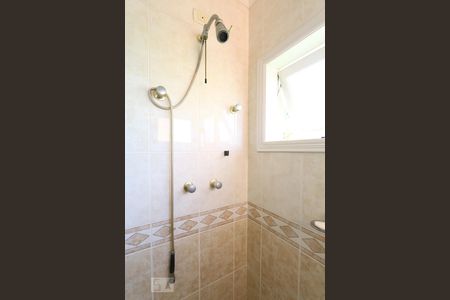 Casa à venda com 564m², 4 quartos e 4 vagas Casa à venda com 564m², 4 quartos e 4 vagasBanheiro da suíte 2 - Chuveiro