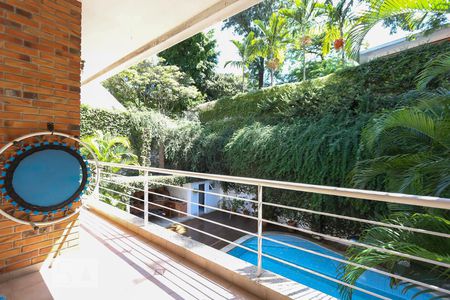 Casa à venda com 564m², 4 quartos e 4 vagas Casa à venda com 564m², 4 quartos e 4 vagasVaranda da suíte 3 e 4