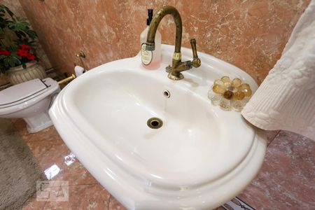 Casa à venda com 564m², 4 quartos e 4 vagas Casa à venda com 564m², 4 quartos e 4 vagasLavabo