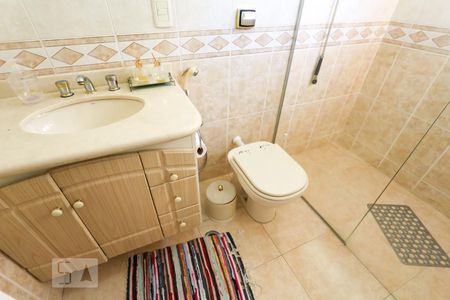 Casa à venda com 564m², 4 quartos e 4 vagas Casa à venda com 564m², 4 quartos e 4 vagasBanheiro da suíte 2