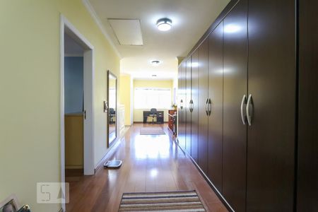 Casa à venda com 564m², 4 quartos e 4 vagas Casa à venda com 564m², 4 quartos e 4 vagasCorredor das suítes